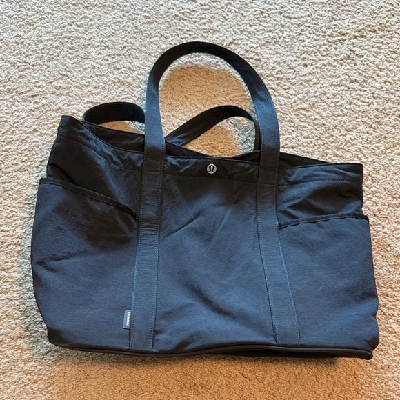 Lululemon Daily Multi-Pocket tote bag - Picture 3 of 5